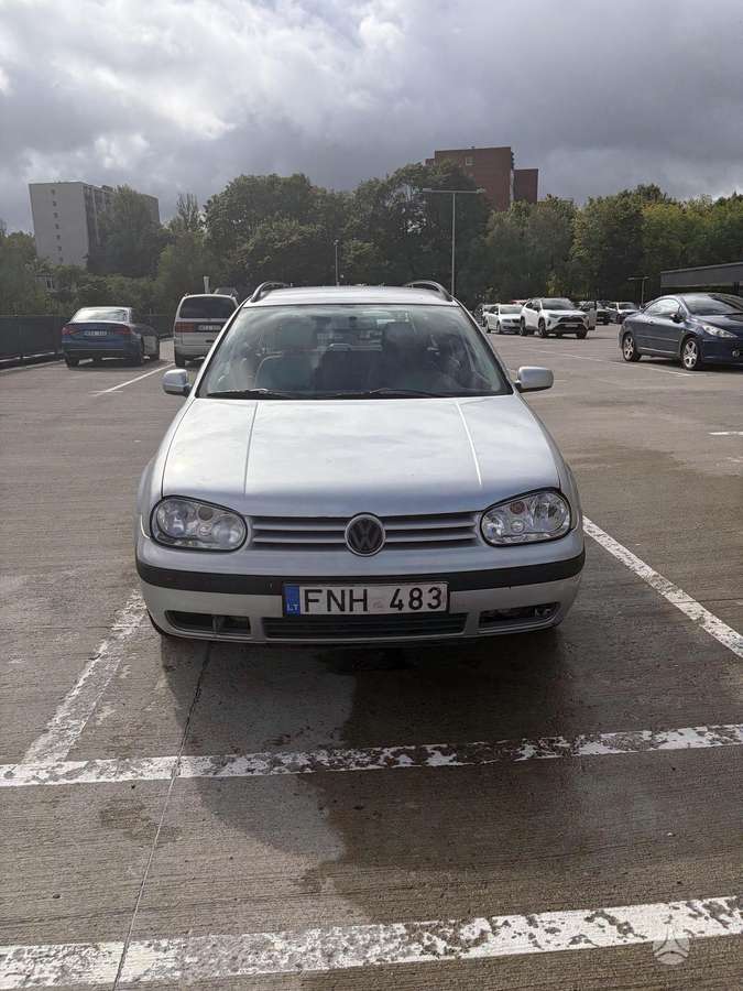 Volkswagen Golf - 1