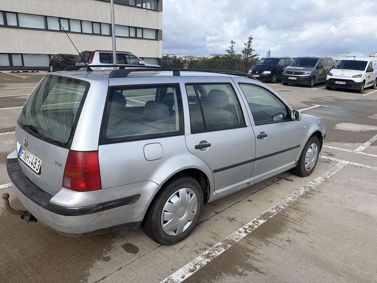 Volkswagen Golf - 5