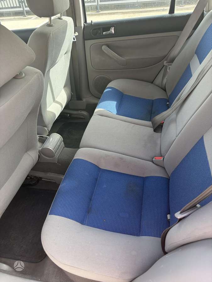 Volkswagen Golf - 6