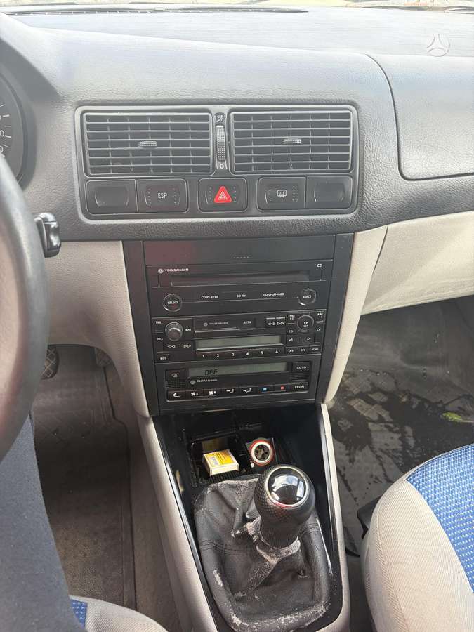 Volkswagen Golf - 10
