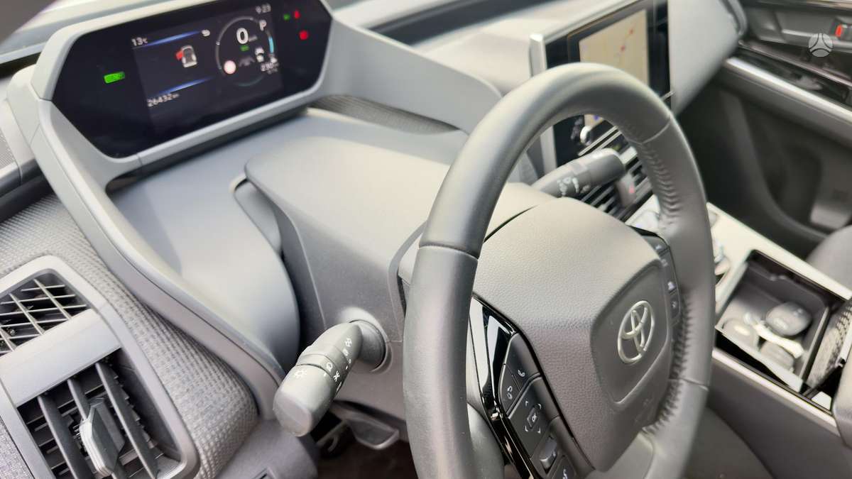Toyota bZ4X - 12