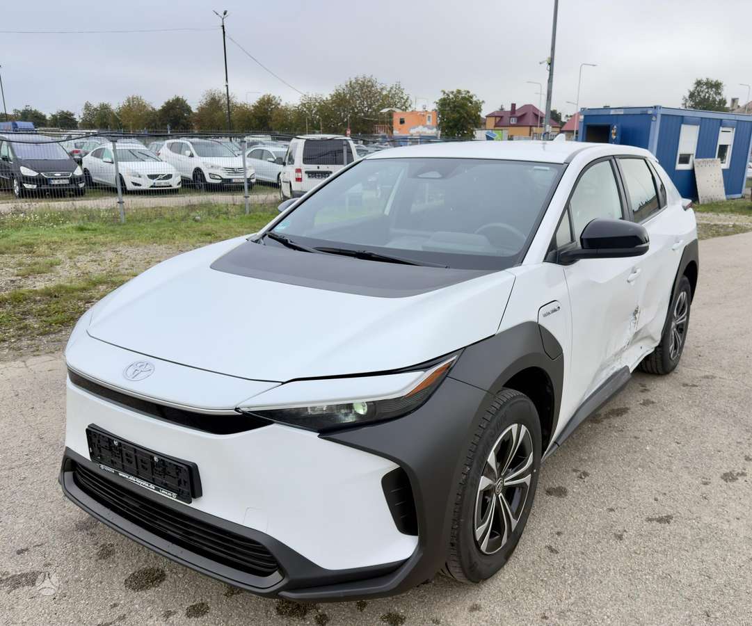 Toyota bZ4X - 7