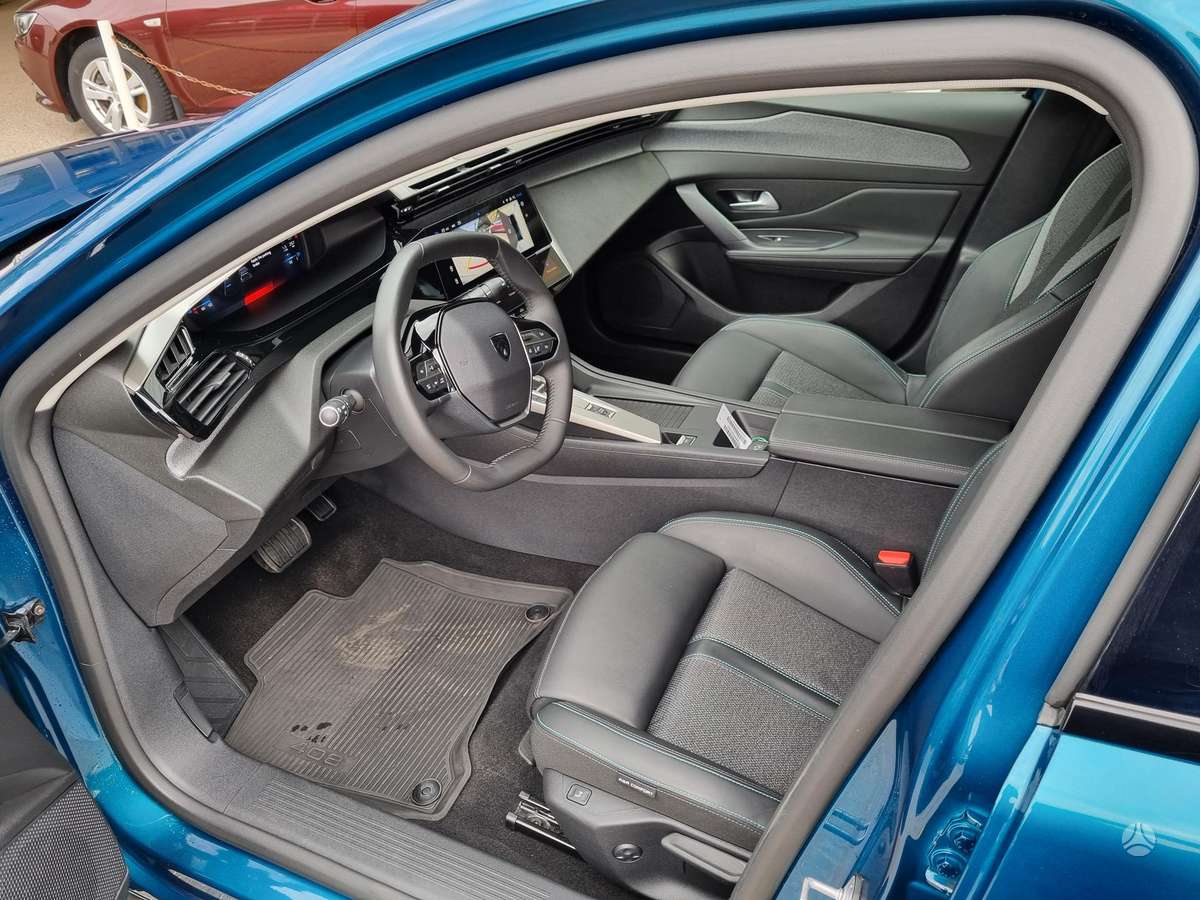 Peugeot 408 - 8