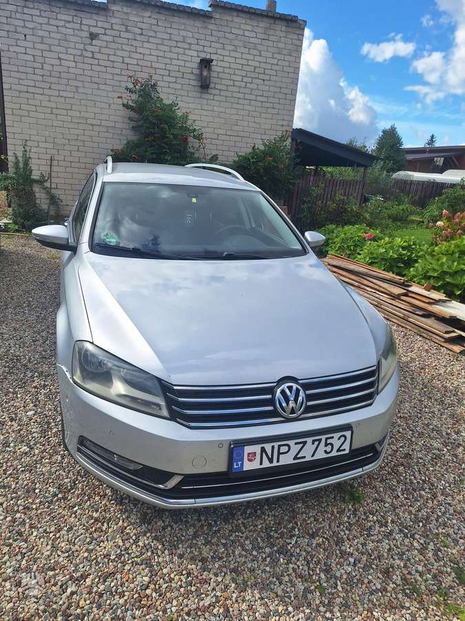 Volkswagen Passat - 1