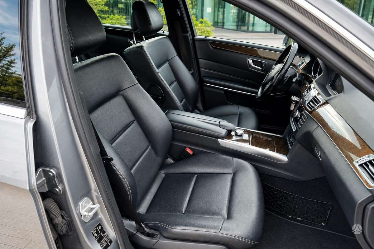 Mercedes-Benz E200, 2.2 l., Седан