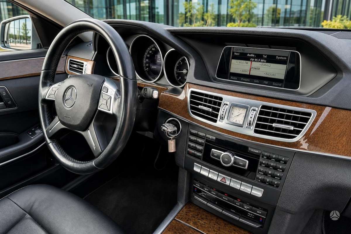 Mercedes-Benz E200, 2.2 l., Седан