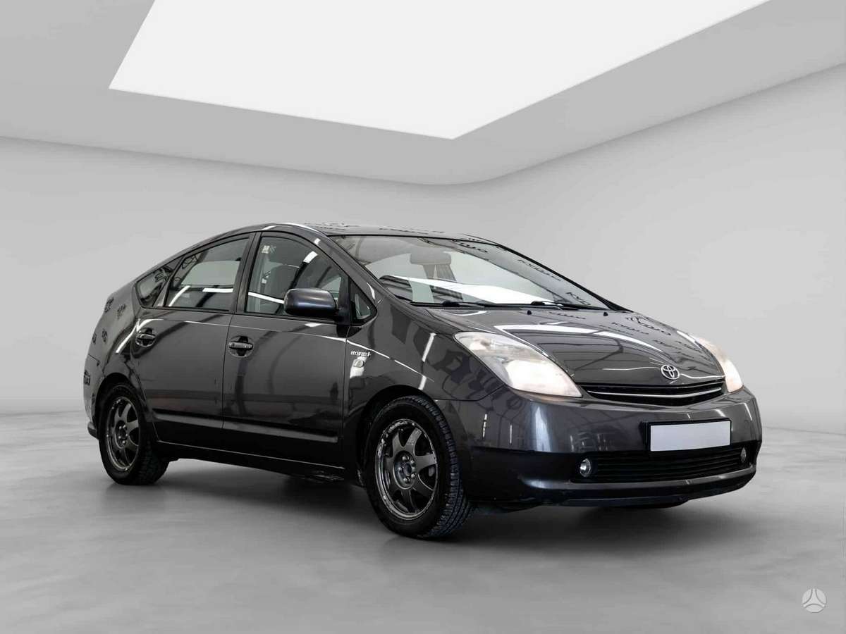 Toyota Prius - 4