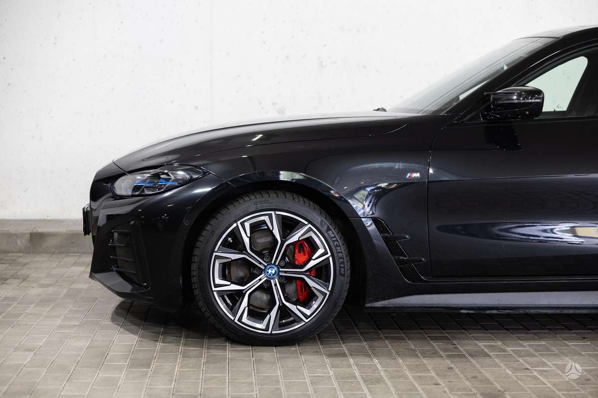 BMW i4, 84 kWh, hatchback