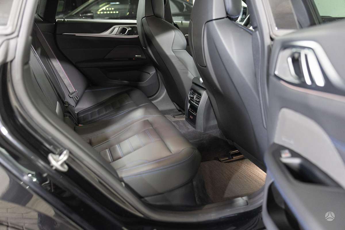 BMW i4, 84 kWh, hatchback