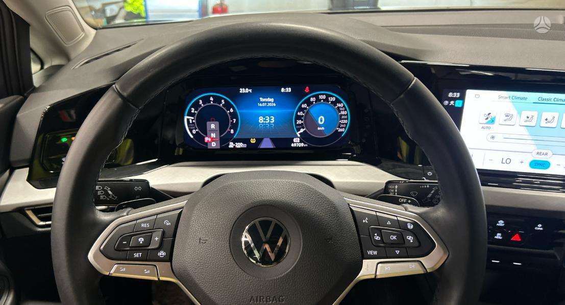 Volkswagen Golf - 8