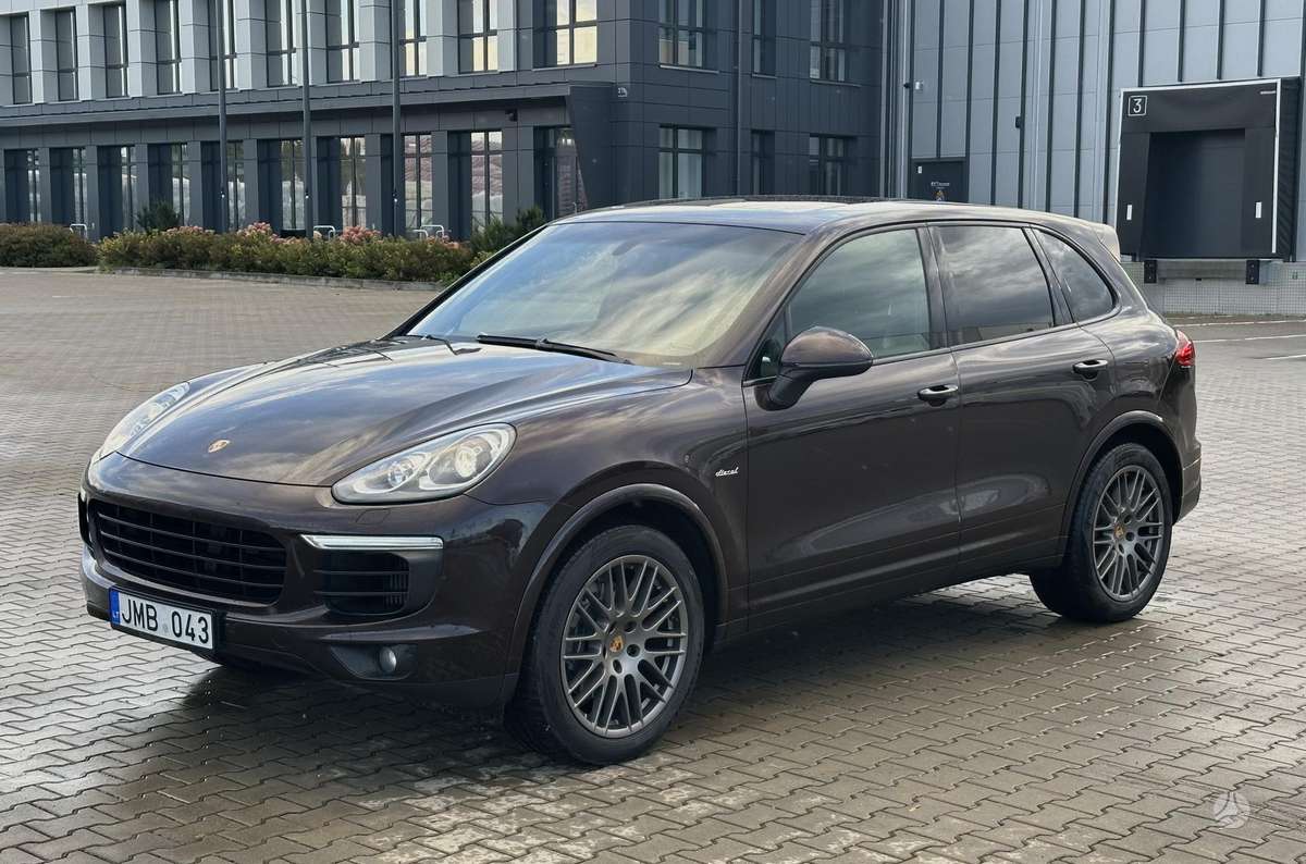 Porsche Cayenne - 1