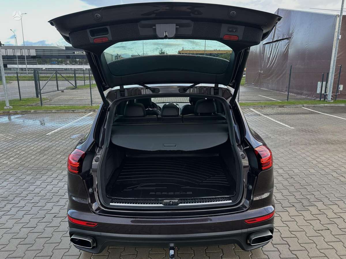 Porsche Cayenne - 4