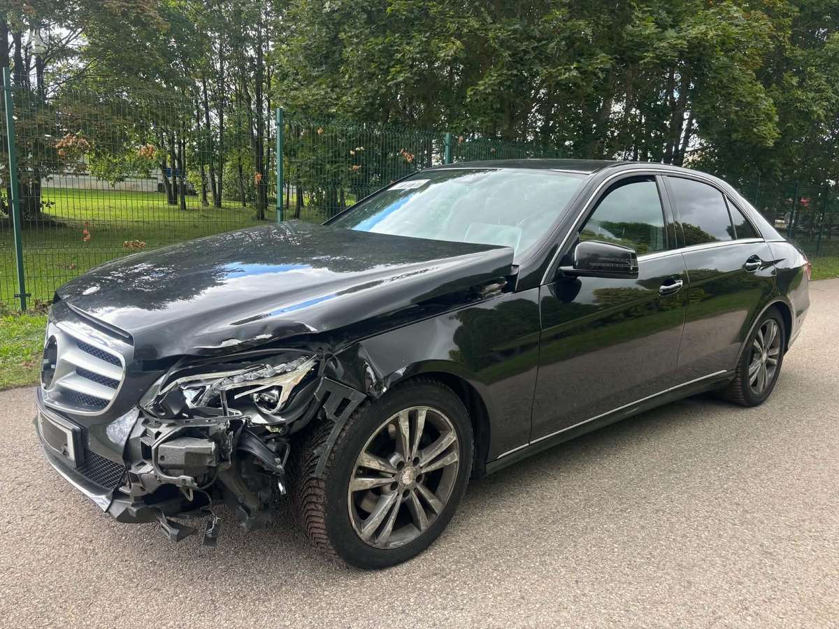 Mercedes-Benz E220 Dalimis