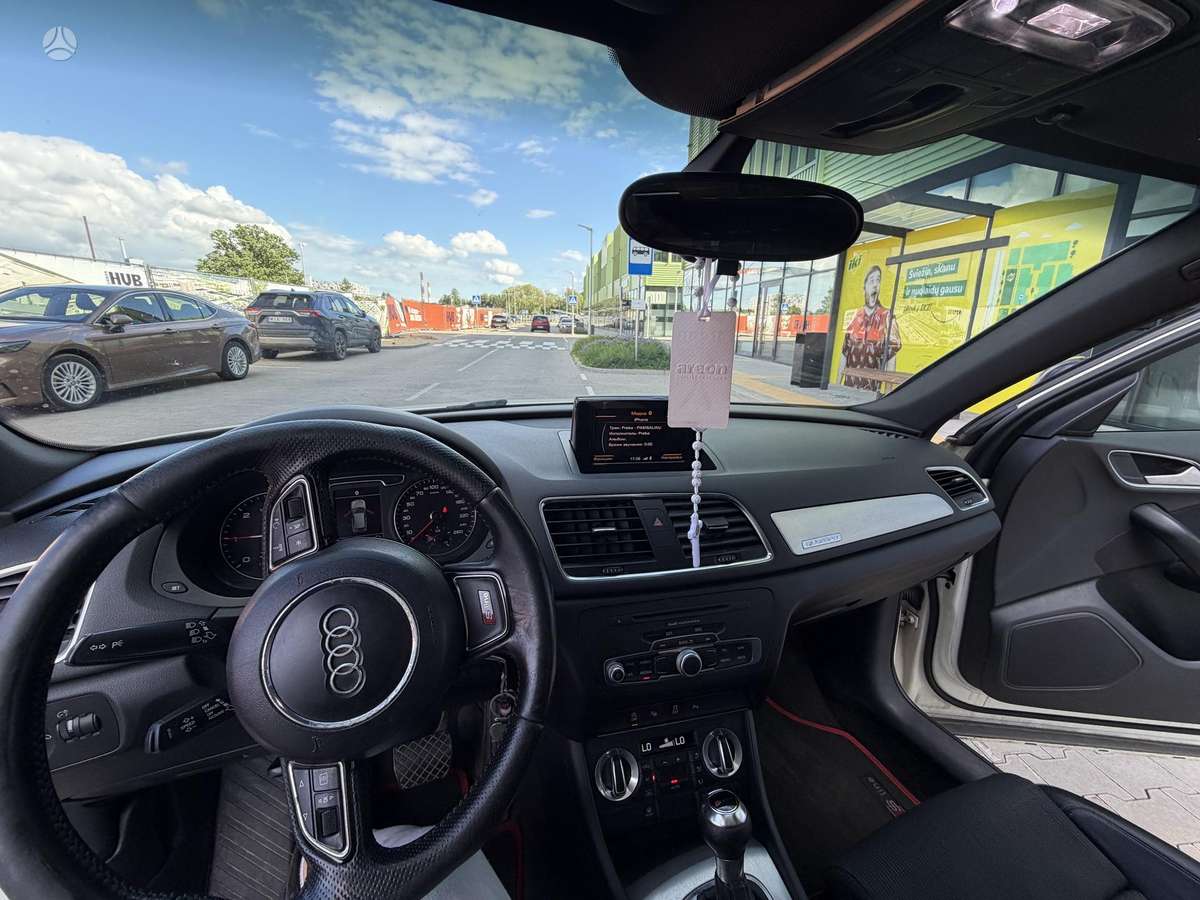Audi Q3, 2.0 l., Внедорожник / Кроссовер