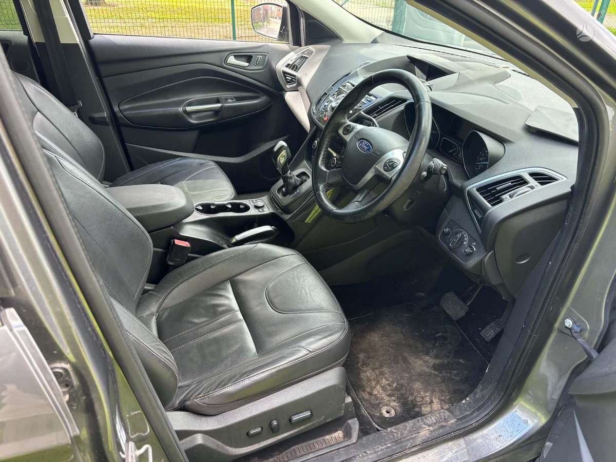 Ford Kuga Dalimis