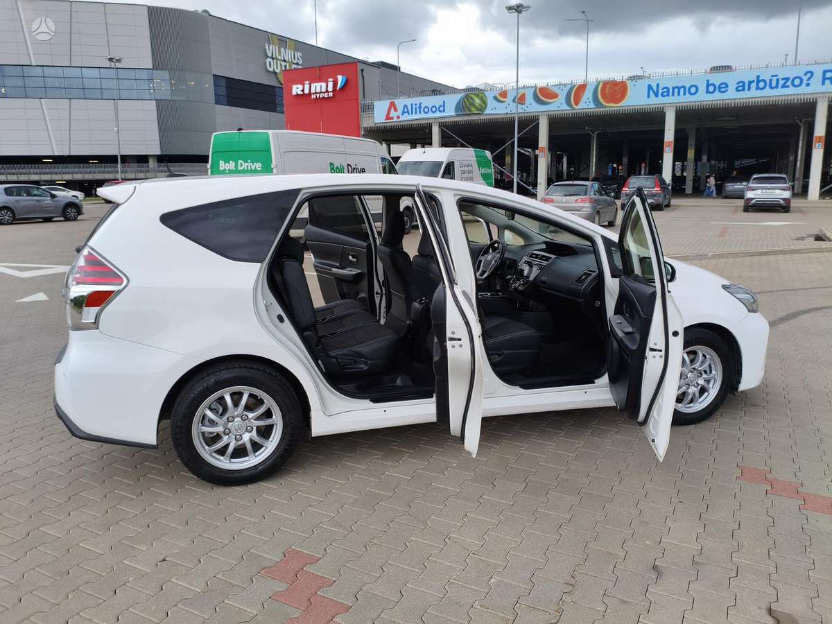 Toyota Prius+ - 10
