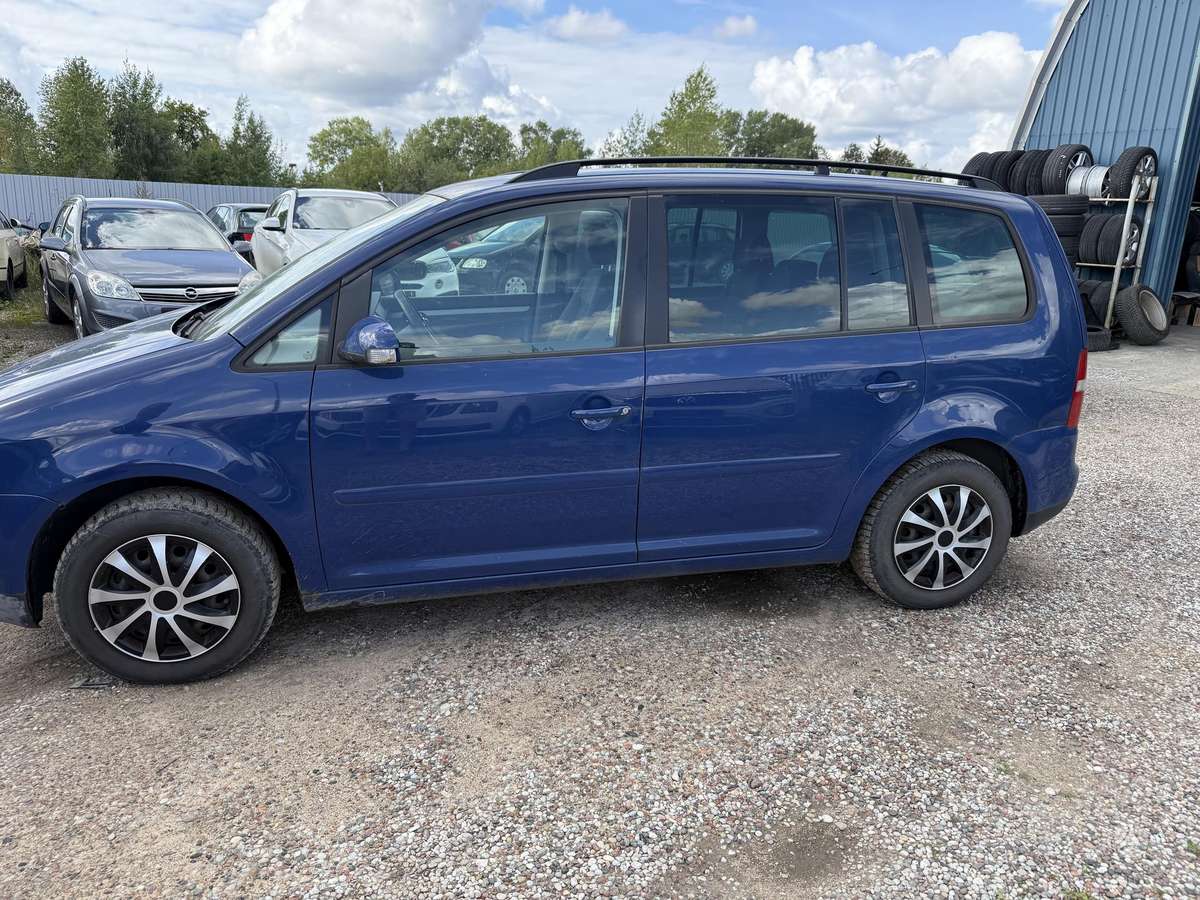 Volkswagen Touran - 3