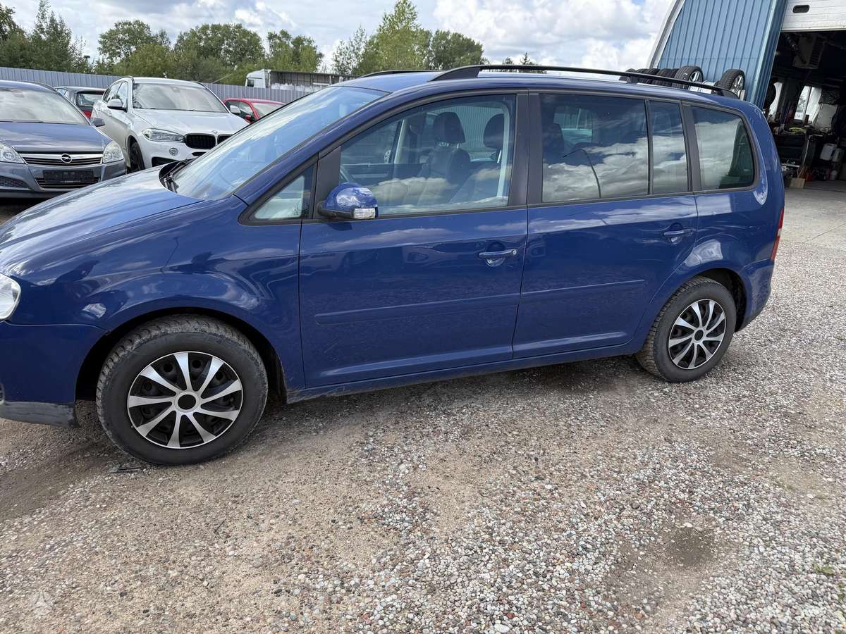 Volkswagen Touran - 4