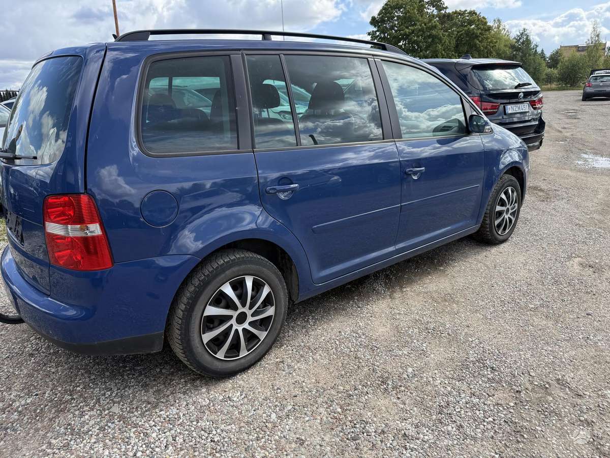 Volkswagen Touran - 5