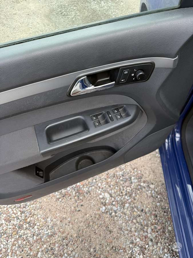 Volkswagen Touran - 10