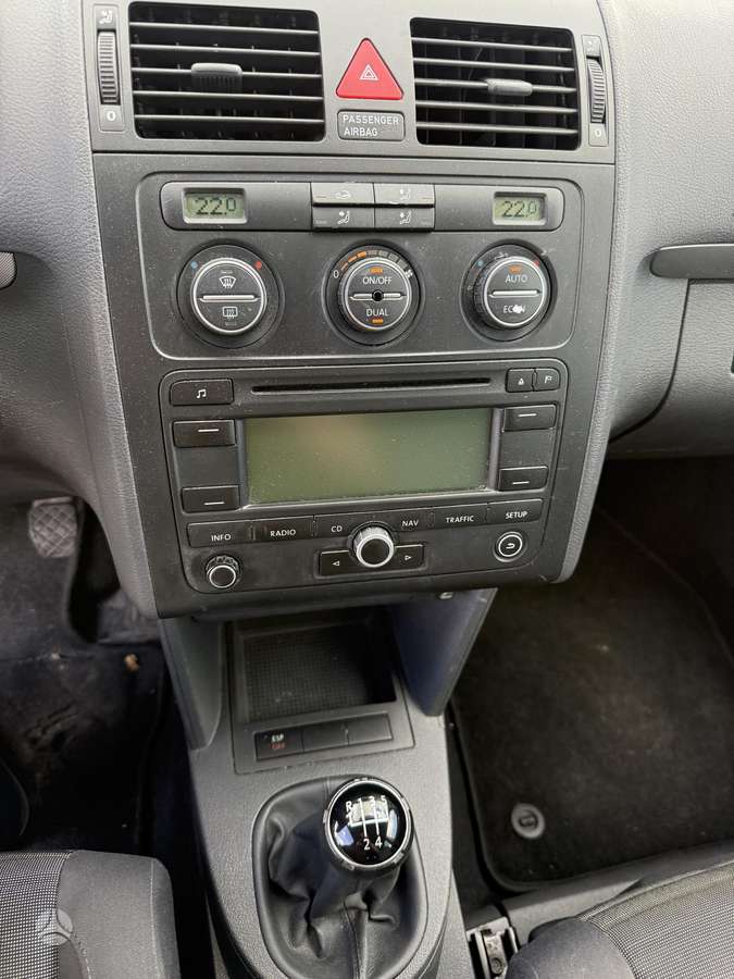 Volkswagen Touran - 12