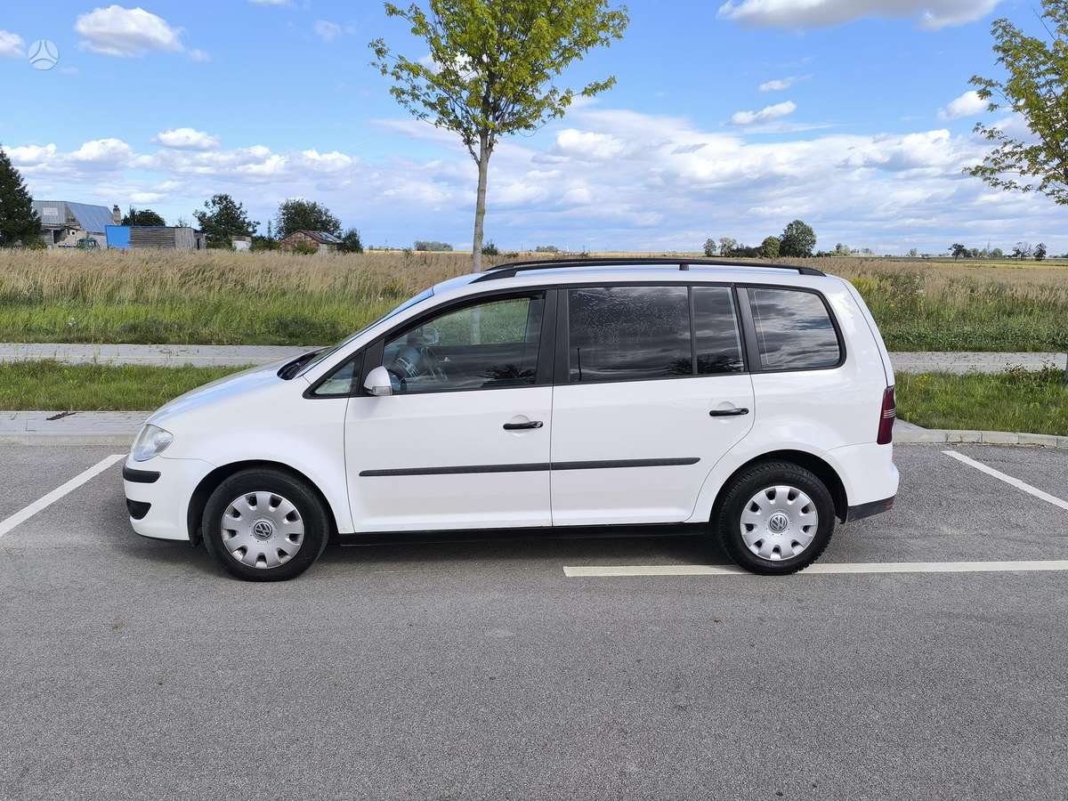 Volkswagen Touran - 4
