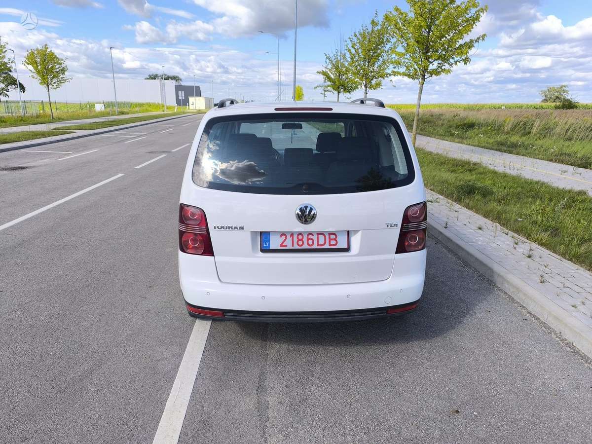 Volkswagen Touran - 6