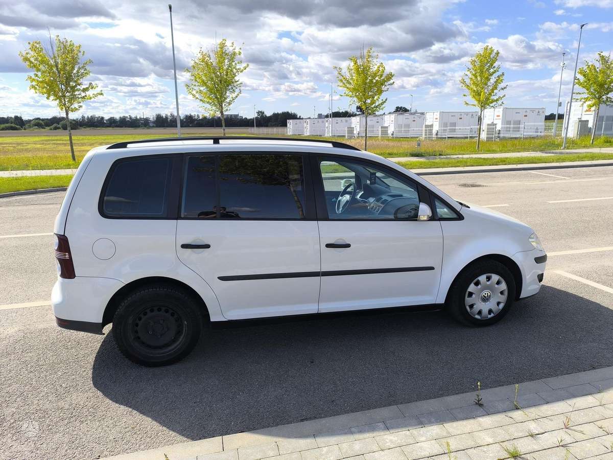 Volkswagen Touran - 8