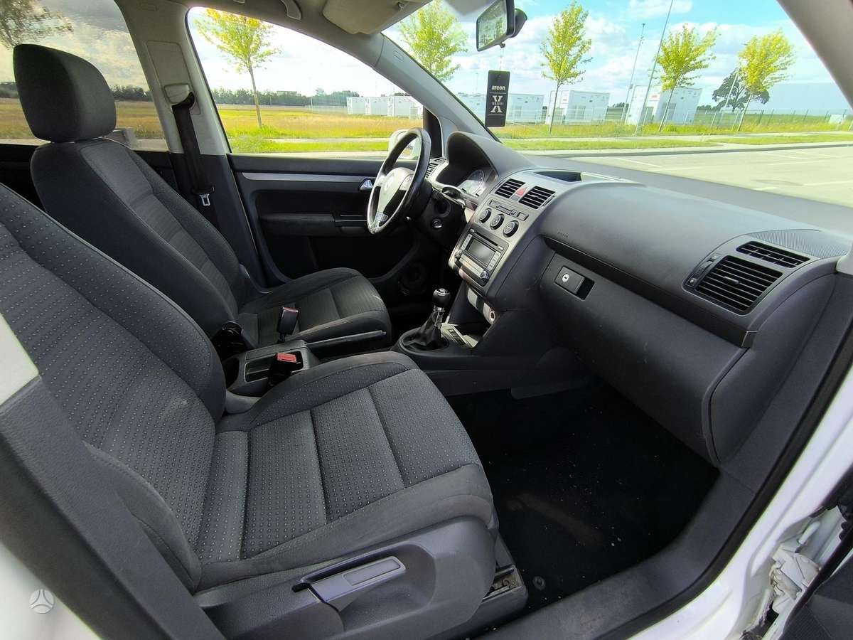 Volkswagen Touran - 11
