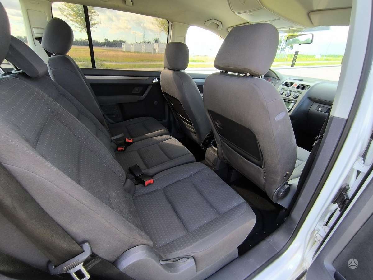 Volkswagen Touran - 12