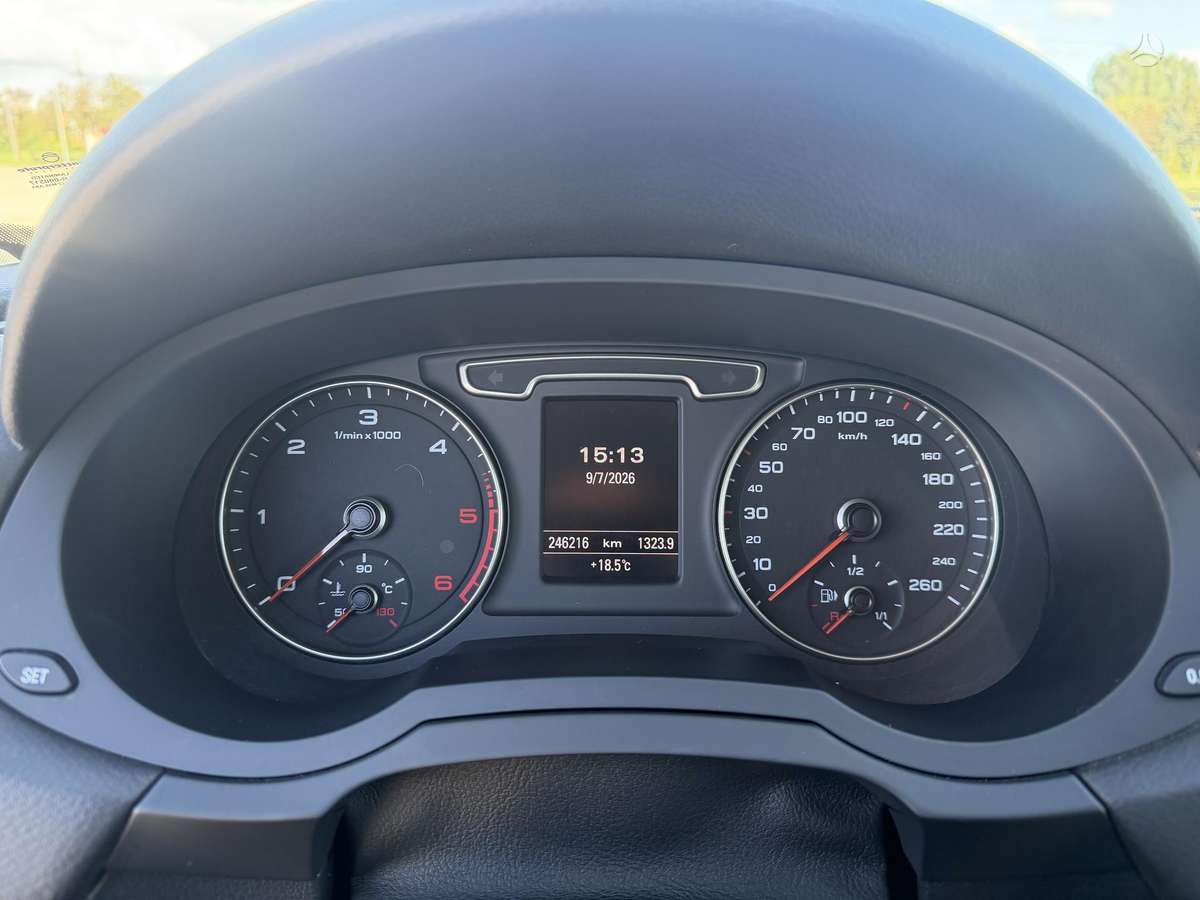 Audi Q3, 2.0 l., Внедорожник / Кроссовер