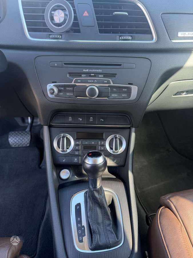 Audi Q3, 2.0 l., Внедорожник / Кроссовер