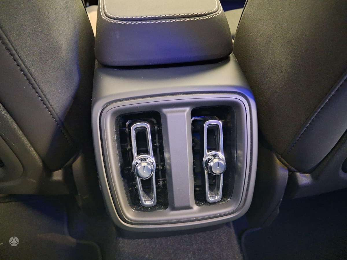 Volvo XC40 - 11