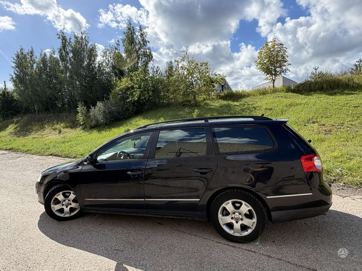 Volkswagen Passat - 1