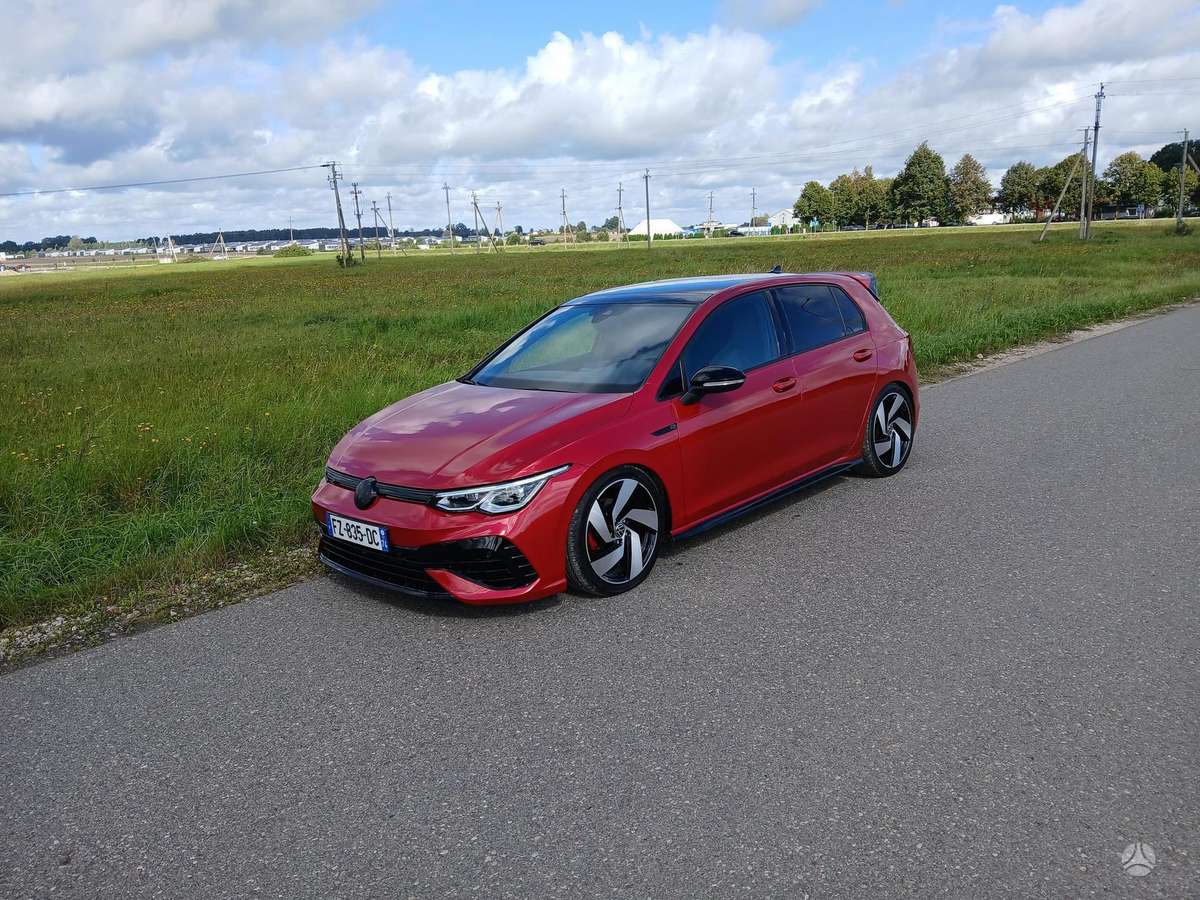 Volkswagen Golf - 1