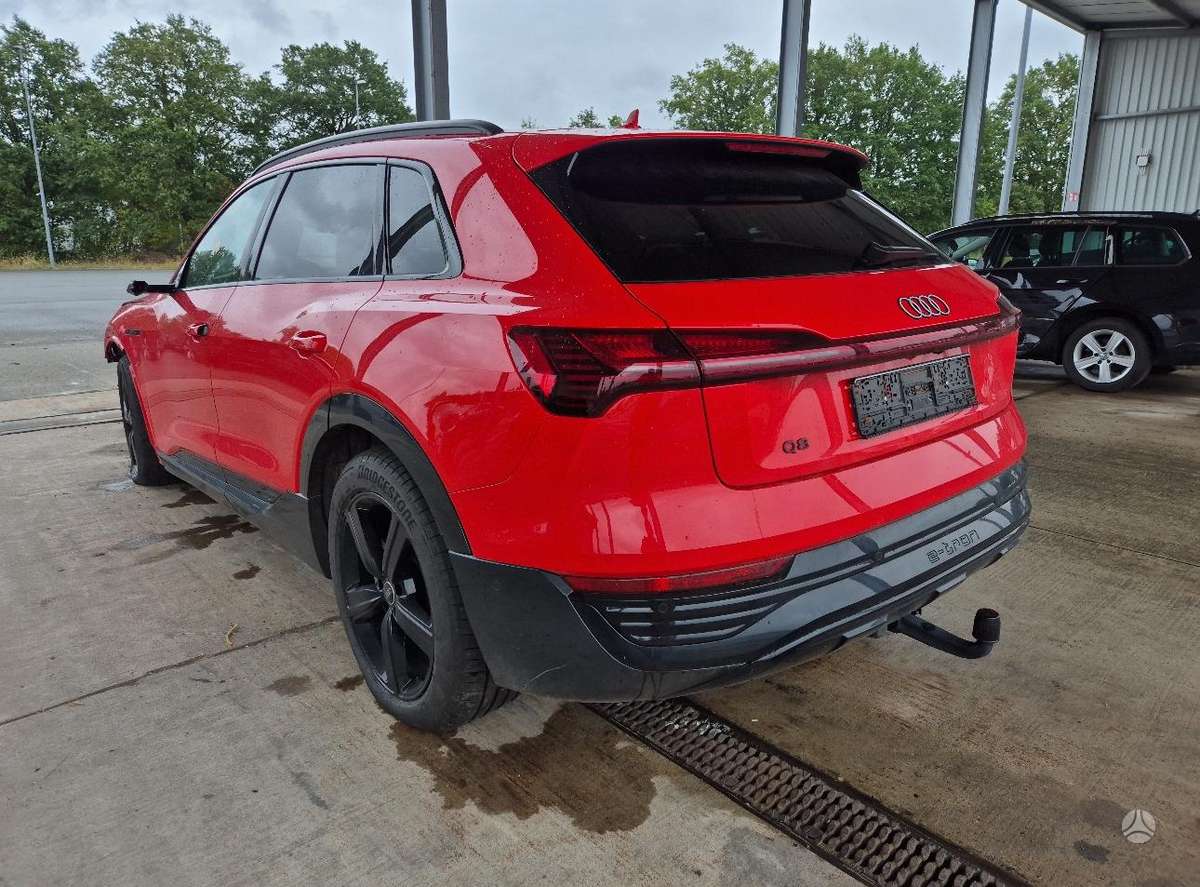 Audi Q8 e-tron, Внедорожник / Кроссовер