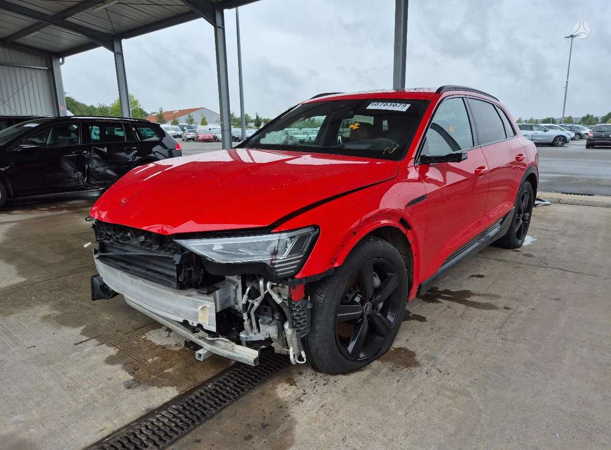 Audi Q8 e-tron, Внедорожник / Кроссовер