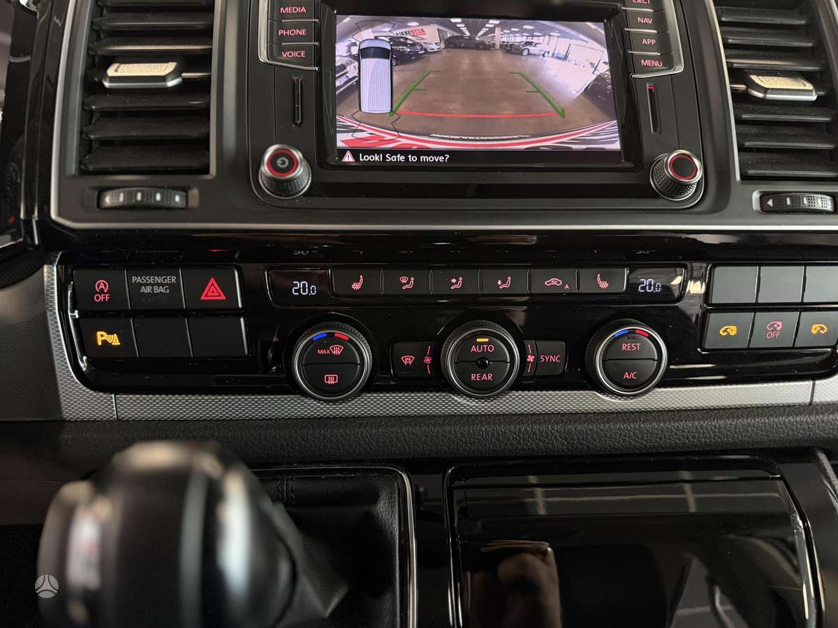 Volkswagen Multivan - 12