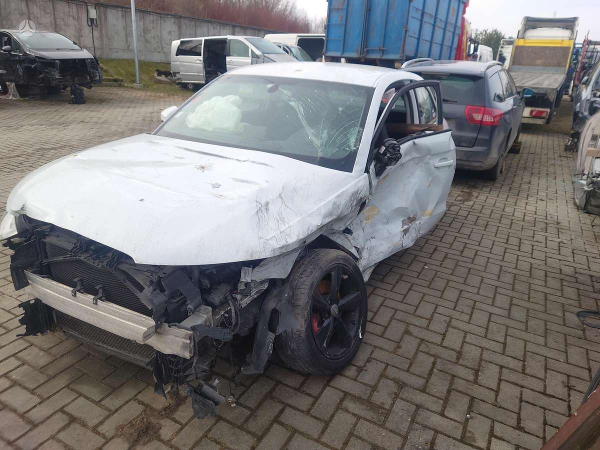 Audi A1 dalimis