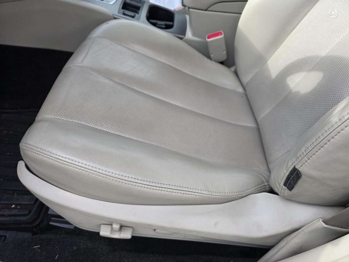 Subaru Legacy - 12