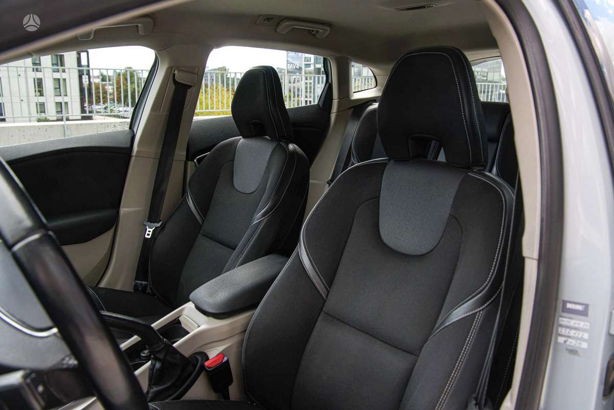 Volvo V40, 2.0 l., hatchback