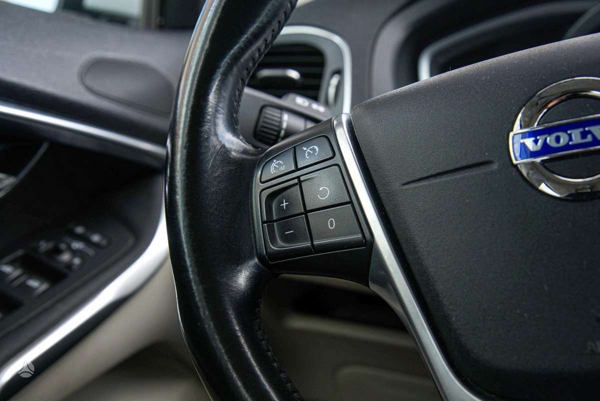 Volvo V40, 2.0 l., hatchback