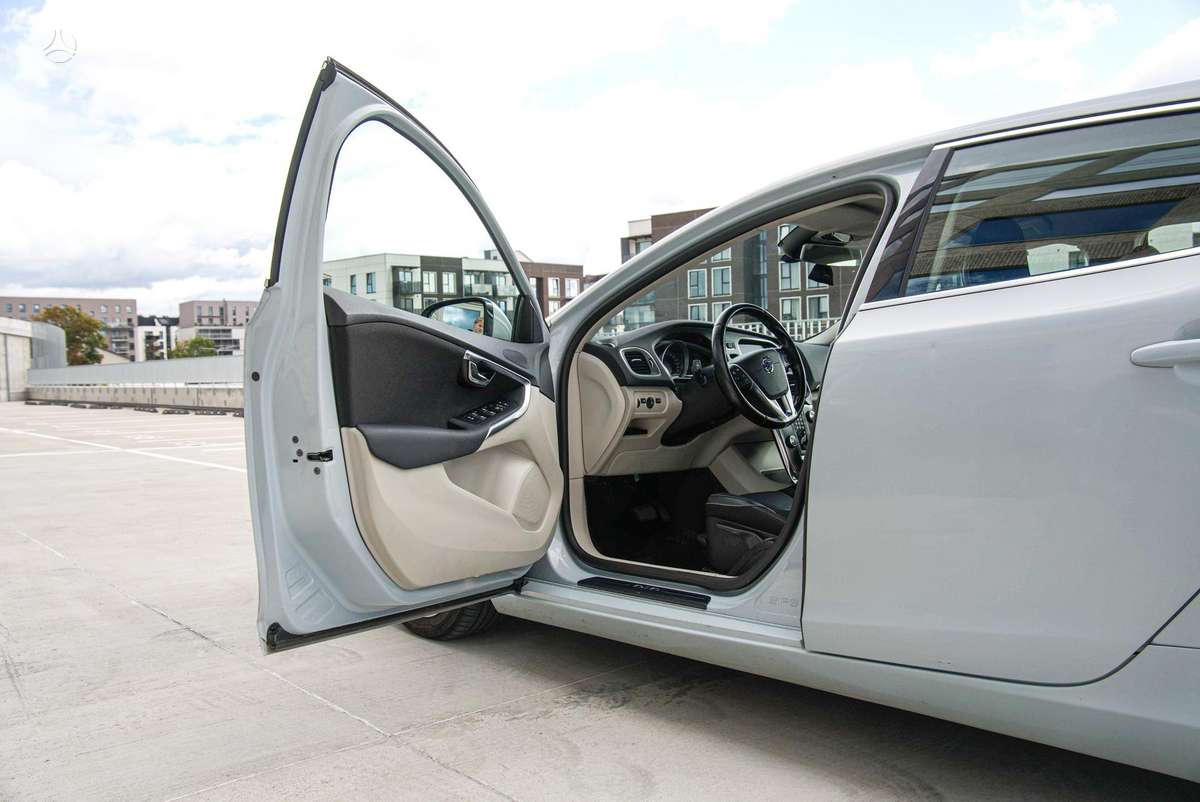 Volvo V40, 2.0 l., hatchback