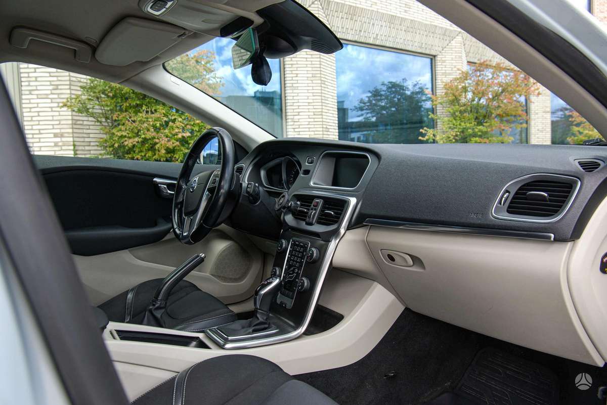 Volvo V40, 2.0 l., Хэтчбек