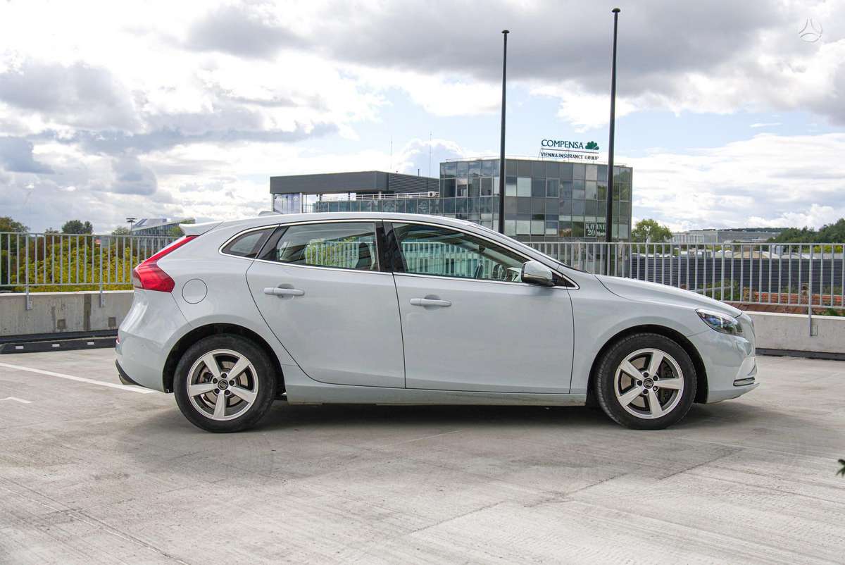 Volvo V40, 2.0 l., hatchback