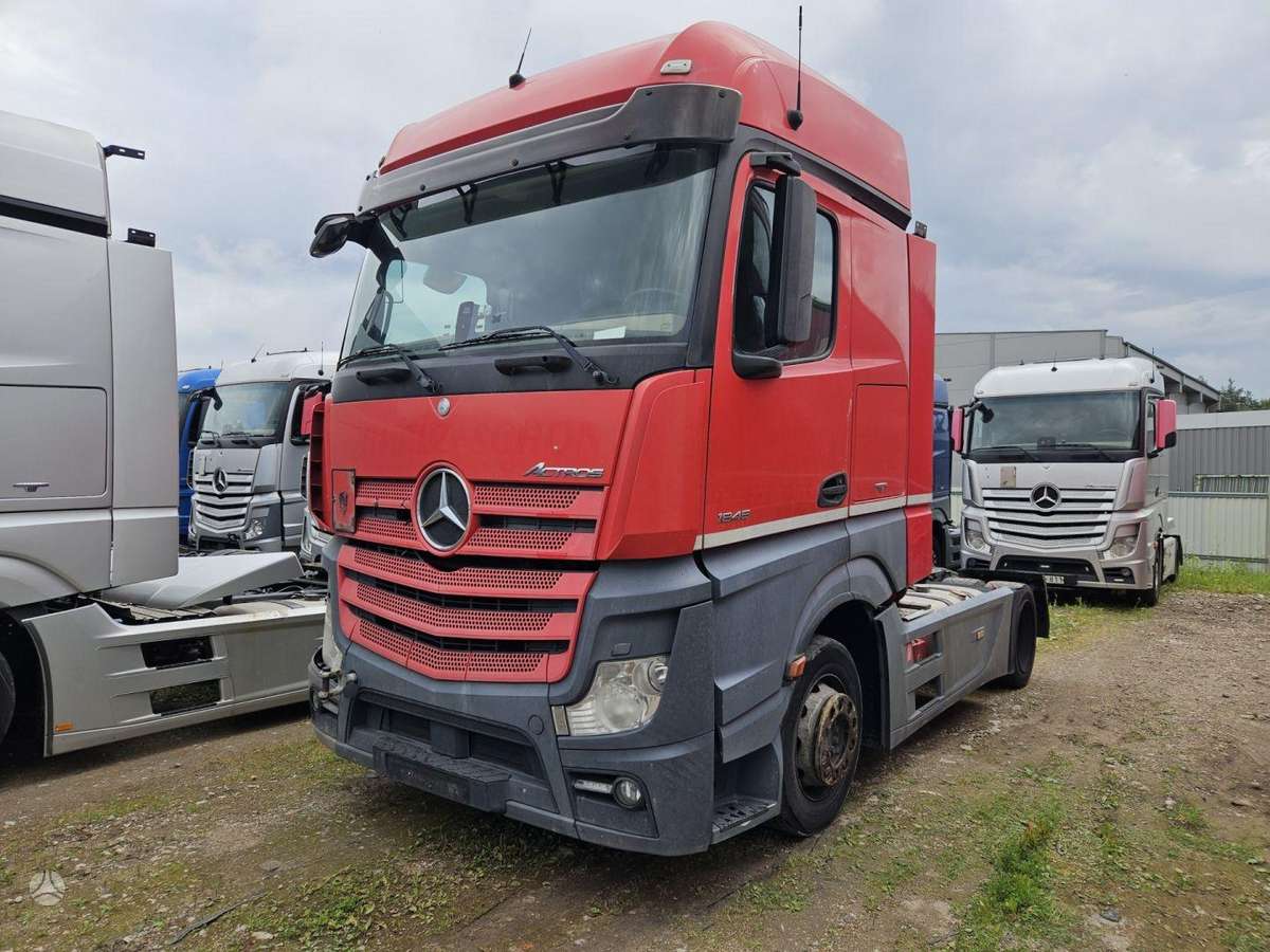 Mercedes-Benz 1845 ACTROS, double sleeper