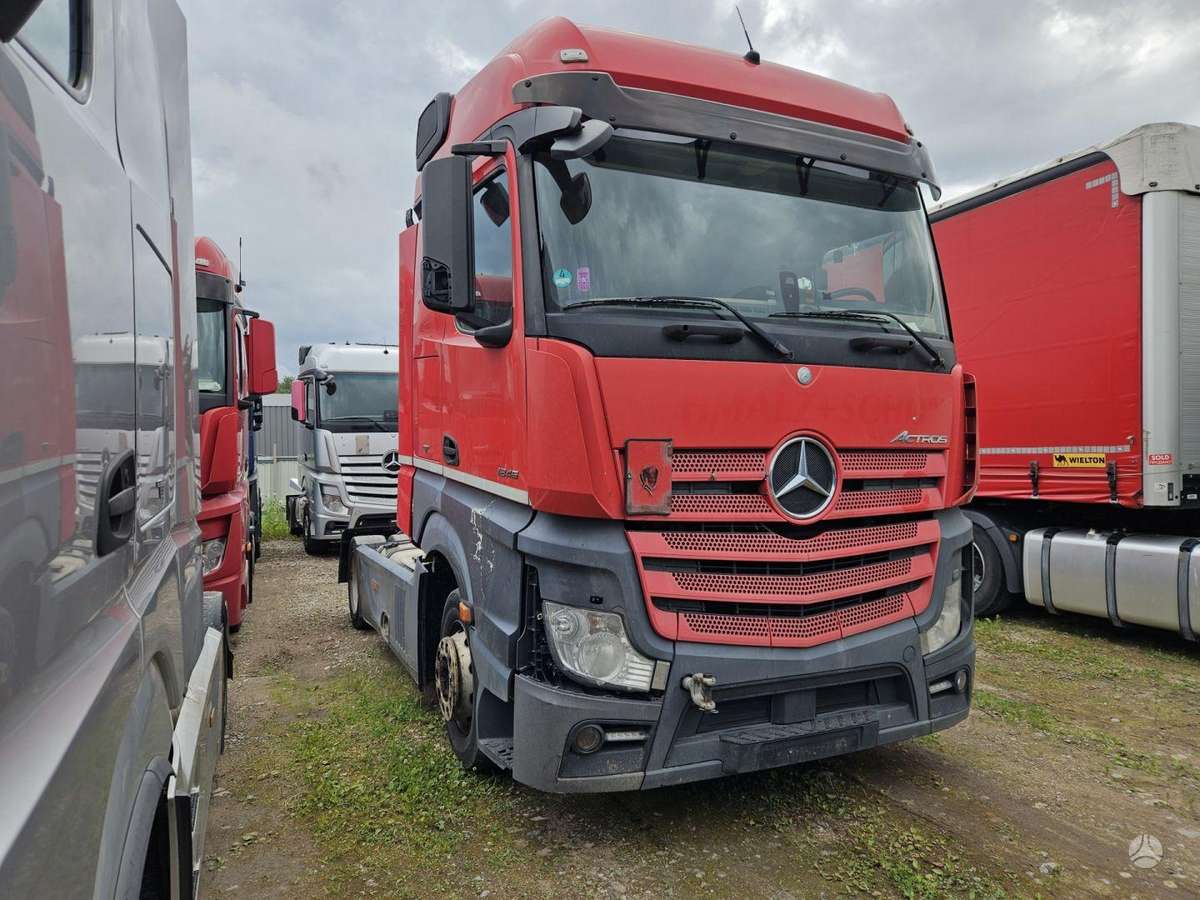 Mercedes-Benz 1845 ACTROS, double sleeper