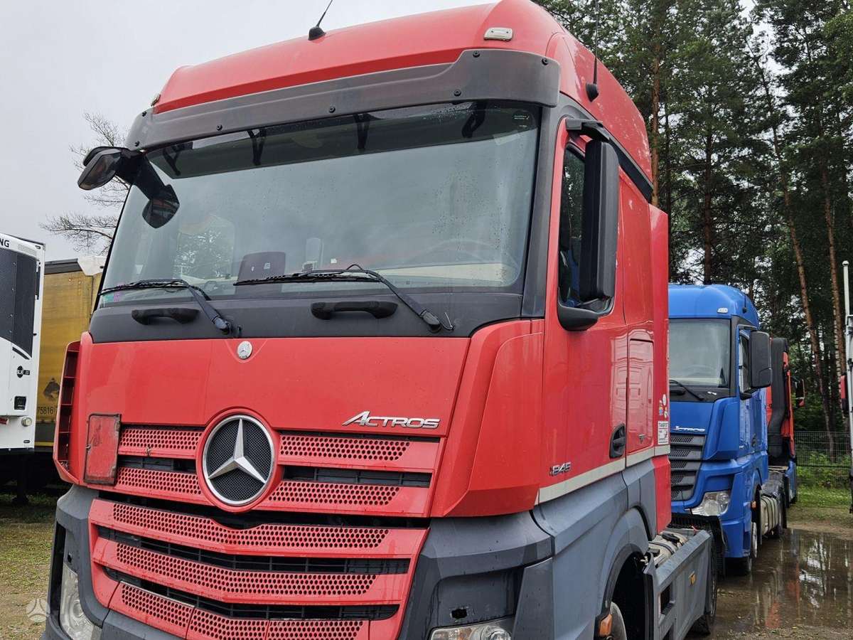 Mercedes-Benz 1845 Retarder Mega, double sleeper