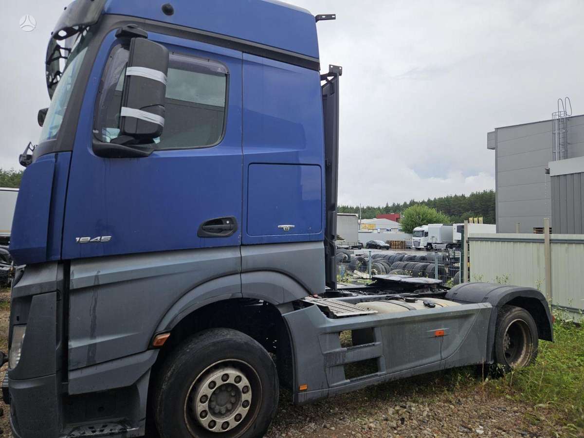 Mercedes-Benz 1845 Retarder Mega, double sleeper