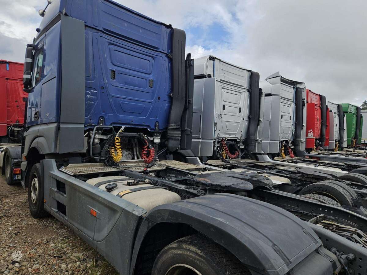 Mercedes-Benz 1845 Retarder Mega, double sleeper